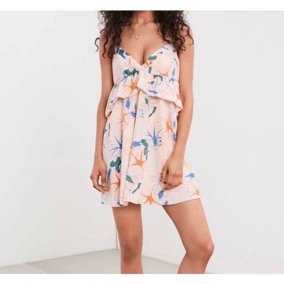 Urban Outfitters Dresses & Skirts - Alice + Urban Outfitters Women's Heaven Ruffle Dress size 4